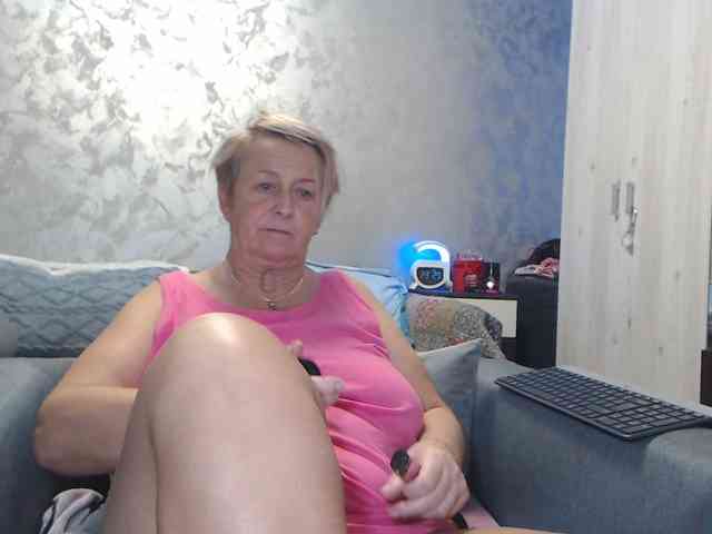 LovePinkLilli webcam