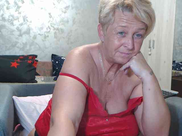 LovePinkLilli webcam