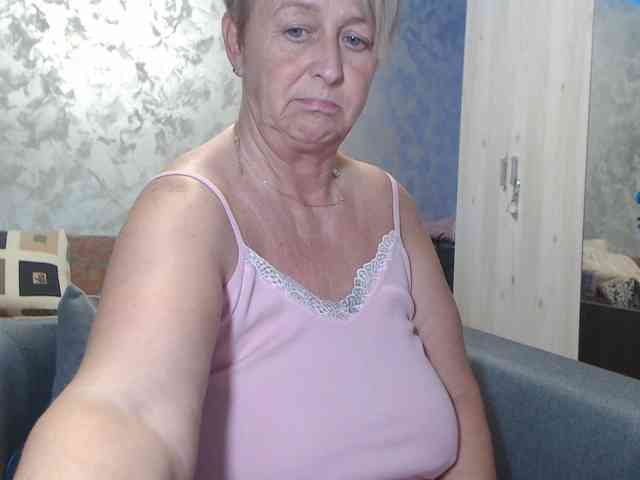 LovePinkLilli webcam