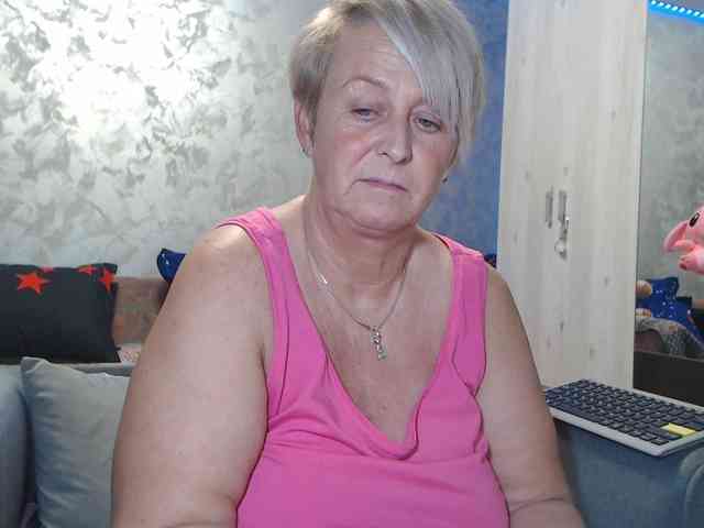 LovePinkLilli webcam