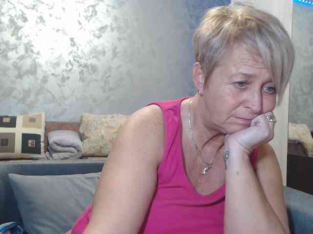 LovePinkLilli webcam