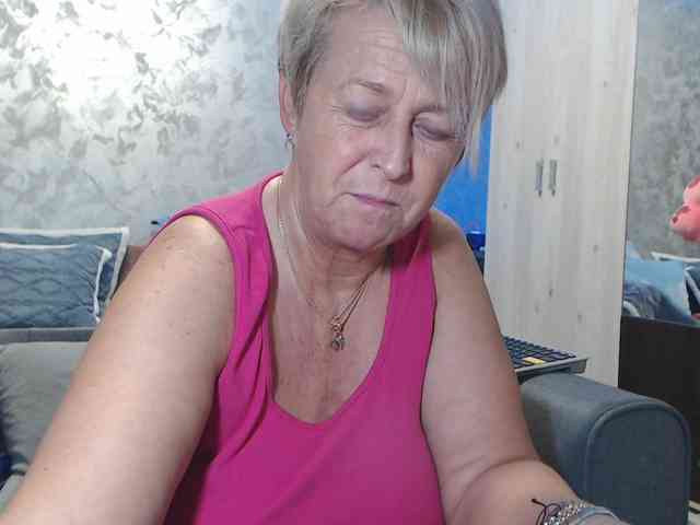 LovePinkLilli webcam