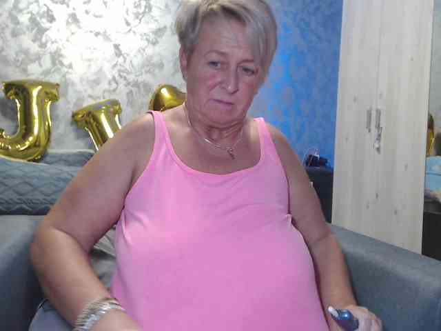 LovePinkLilli webcam