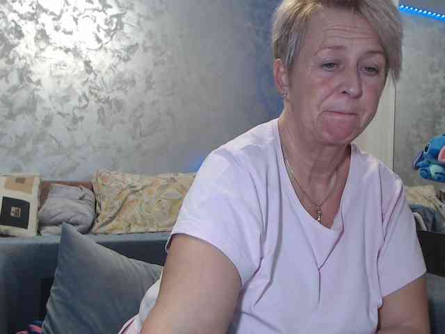 LovePinkLilli webcam