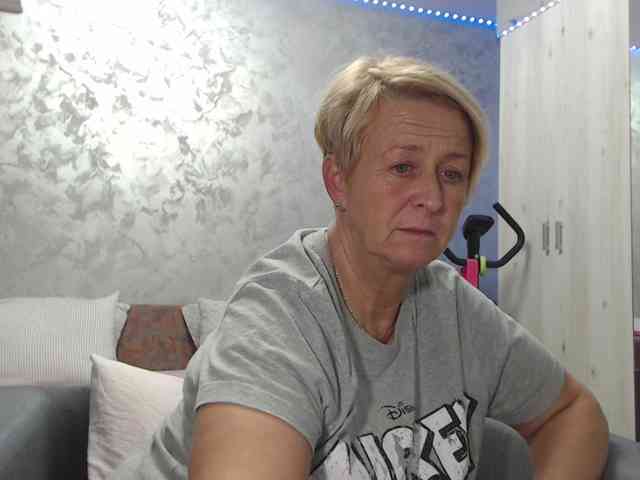 LovePinkLilli webcam