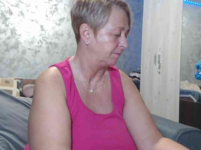 LovePinkLilli webcam