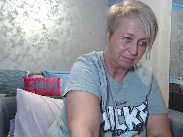 LovePinkLilli webcam