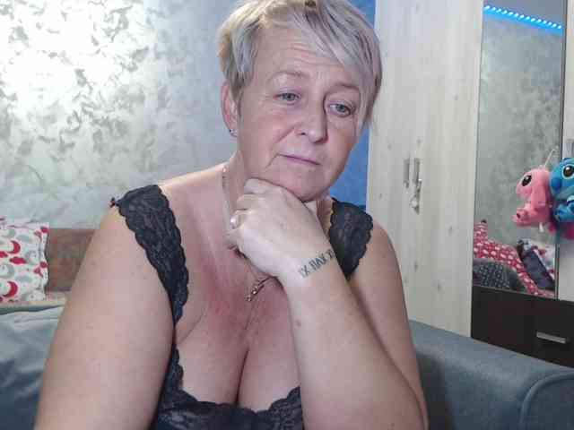 LovePinkLilli webcam