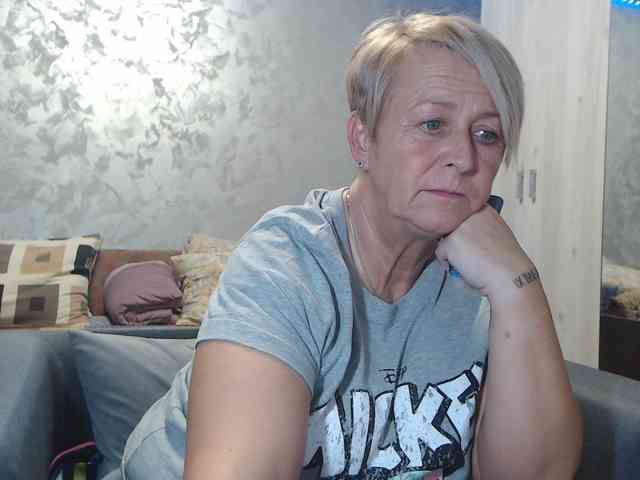 LovePinkLilli webcam