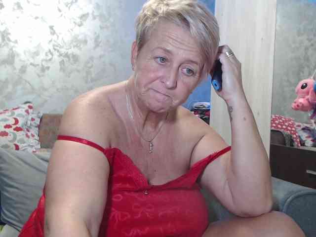 LovePinkLilli webcam