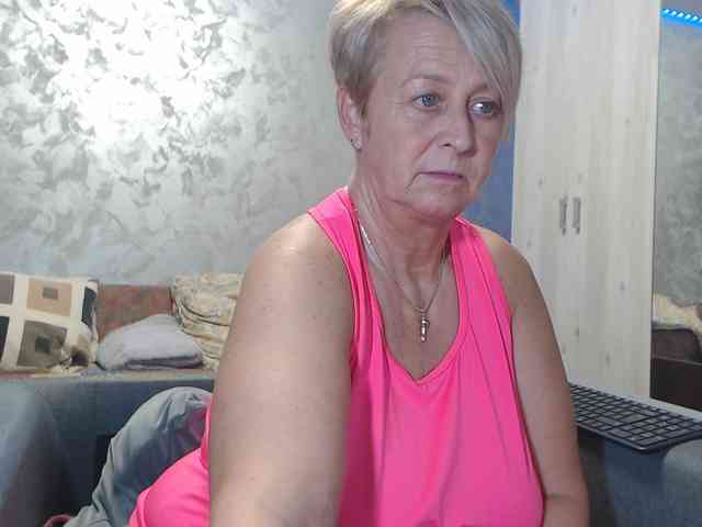 LovePinkLilli webcam