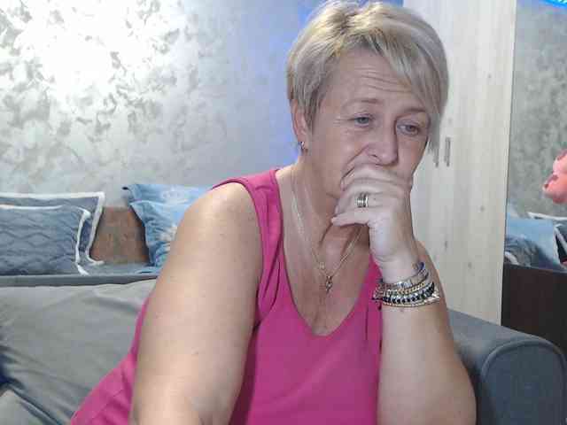 LovePinkLilli webcam