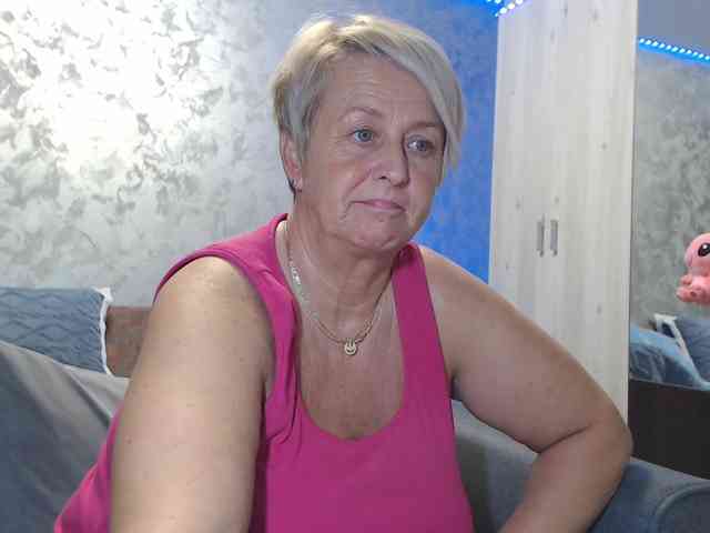 LovePinkLilli webcam