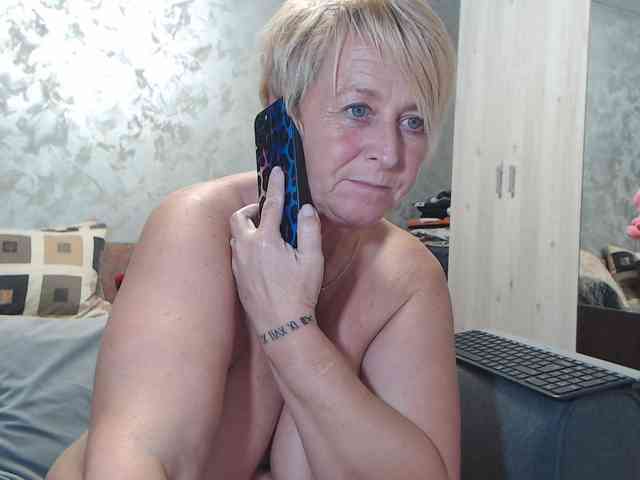 LovePinkLilli webcam