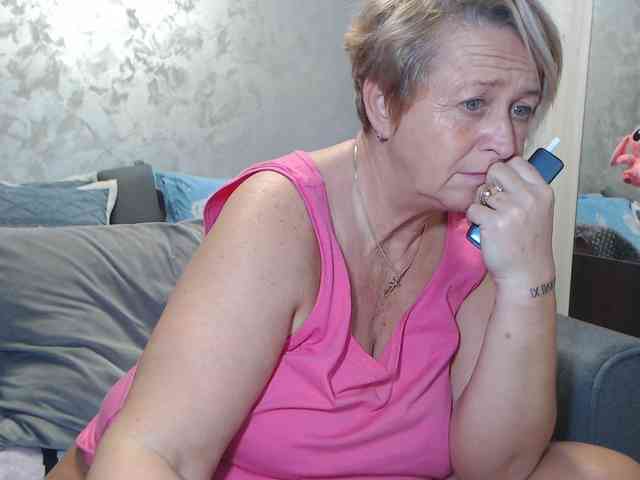 LovePinkLilli webcam