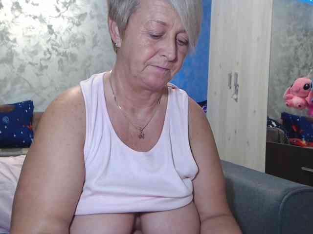 LovePinkLilli webcam