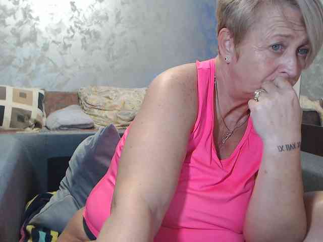 LovePinkLilli webcam