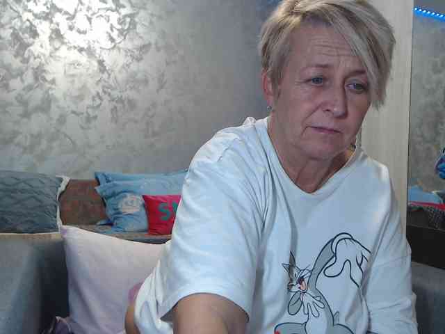 LovePinkLilli webcam