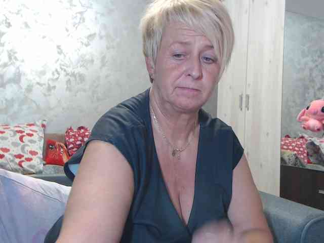 LovePinkLilli webcam