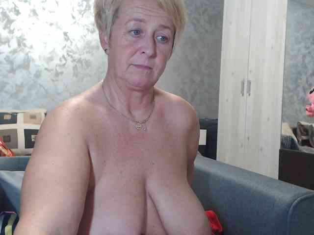 LovePinkLilli webcam
