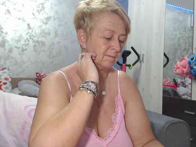 LovePinkLilli webcam