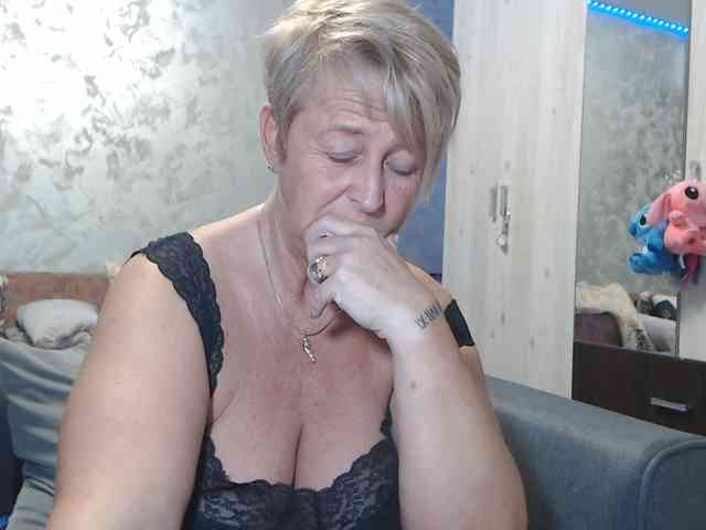 LovePinkLilli webcam