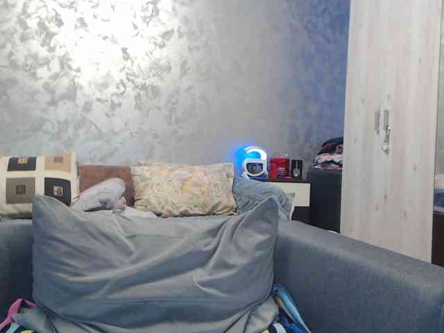 LovePinkLilli webcam