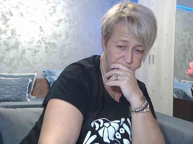 LovePinkLilli webcam