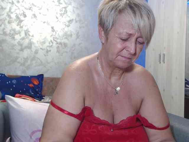 LovePinkLilli webcam