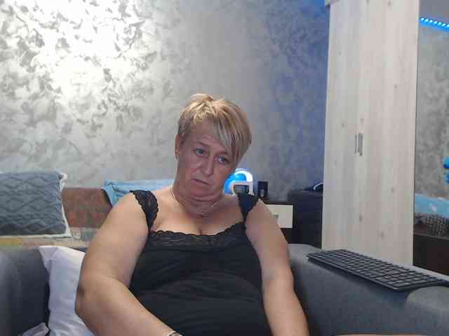 LovePinkLilli webcam