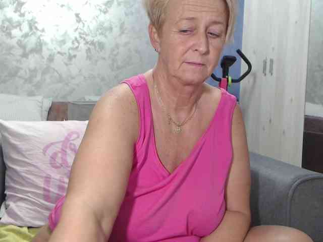 LovePinkLilli webcam