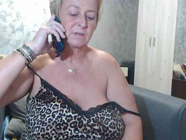 LovePinkLilli webcam