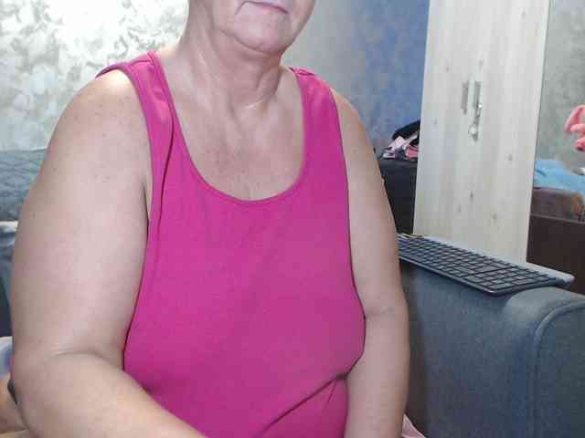 LovePinkLilli webcam