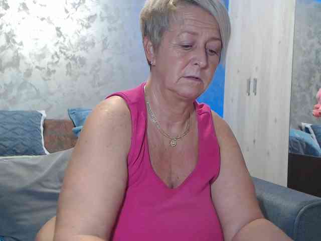 LovePinkLilli webcam