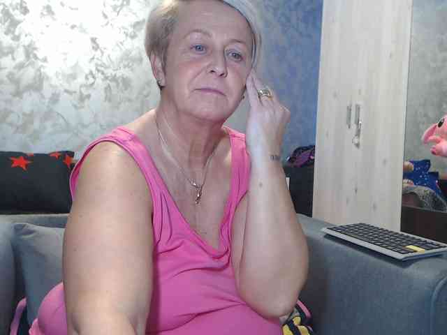 LovePinkLilli webcam