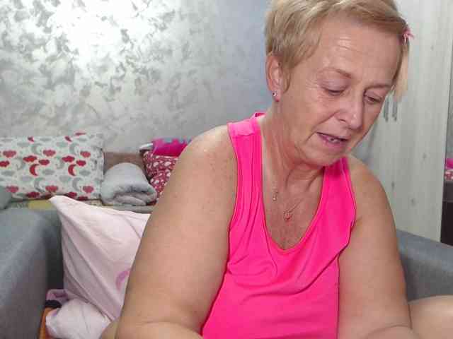 LovePinkLilli webcam