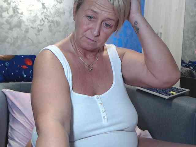 LovePinkLilli webcam