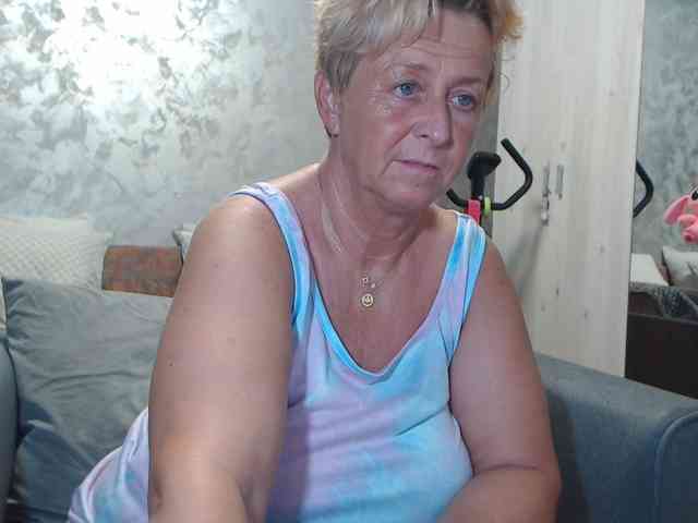 LovePinkLilli webcam