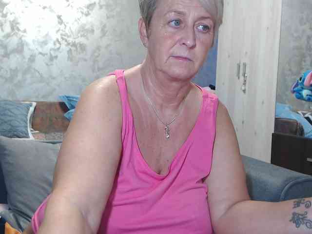 LovePinkLilli webcam