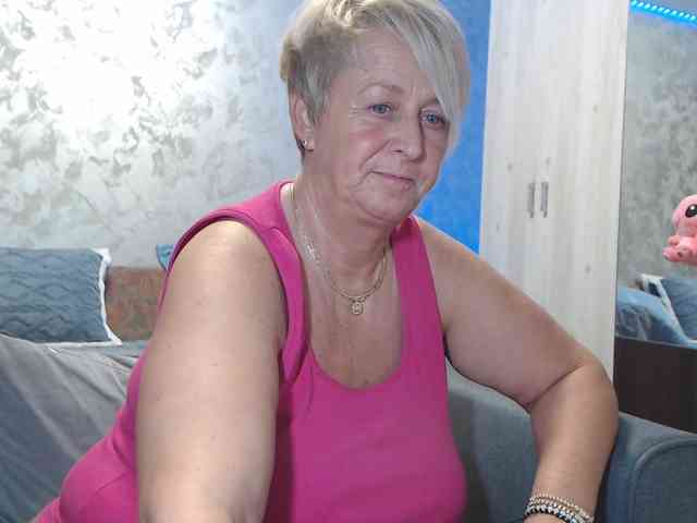 LovePinkLilli webcam