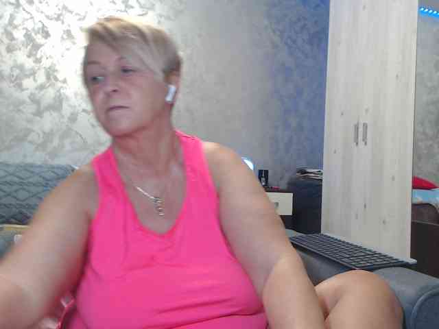 LovePinkLilli webcam