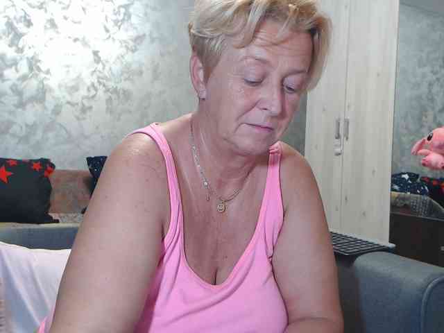 LovePinkLilli webcam