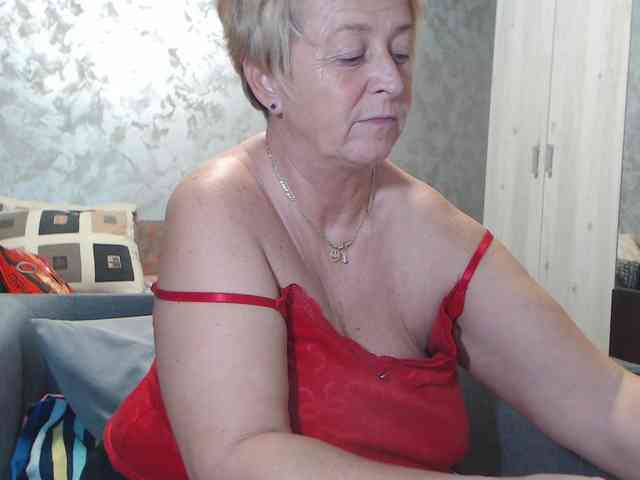 LovePinkLilli webcam