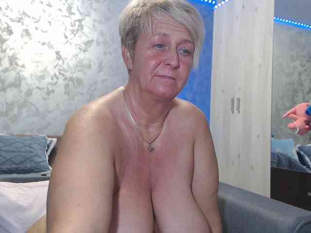 LovePinkLilli webcam