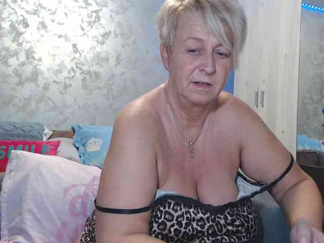 LovePinkLilli webcam