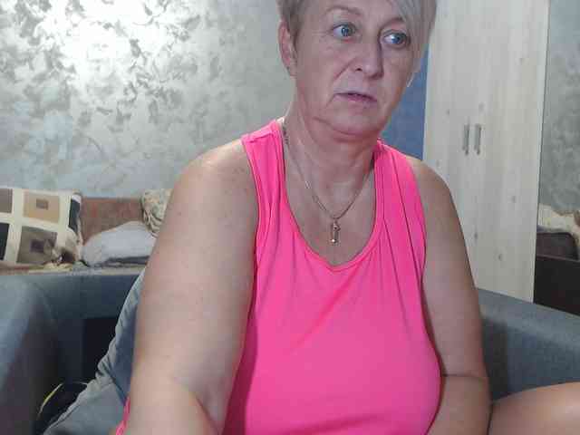 LovePinkLilli webcam