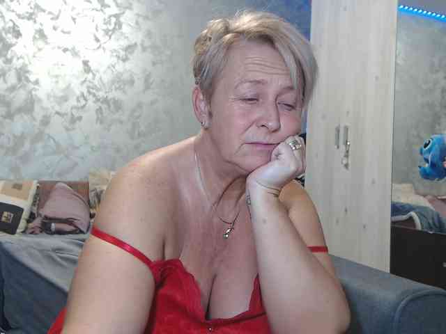 LovePinkLilli webcam