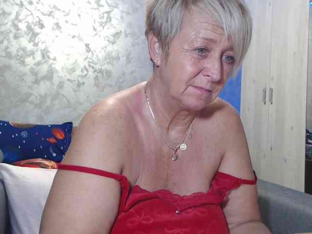 LovePinkLilli webcam