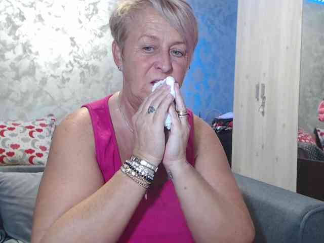 LovePinkLilli webcam