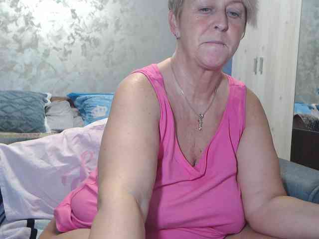 LovePinkLilli webcam